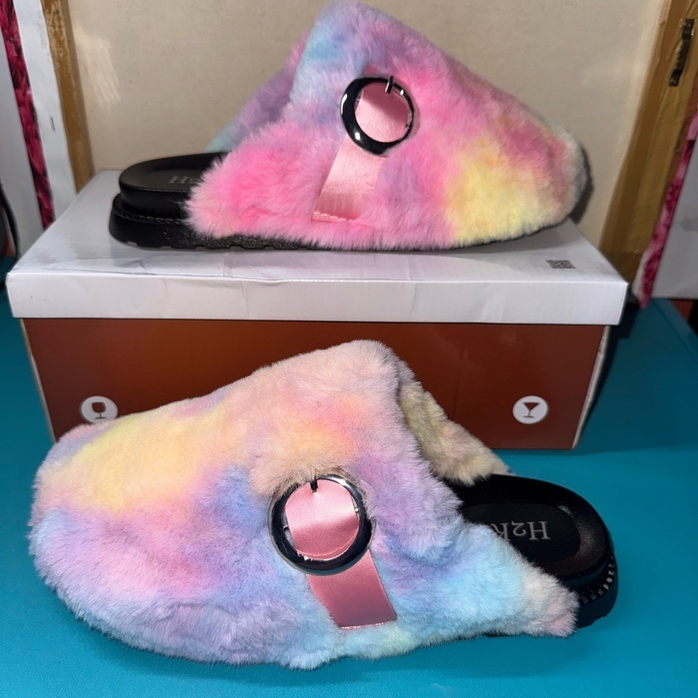 H2K Women's Colorful Furry Slippers - Picture 2 of 7